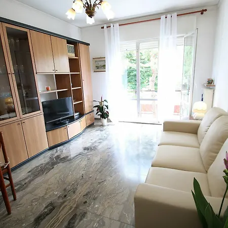Jennifer Apartment